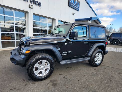 Used 2018 Jeep Wrangler Sport AWD/4WD image 3