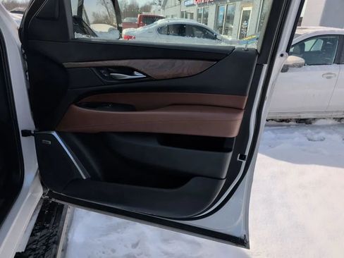 Used 2017 Cadillac Escalade ESV Premium Luxury image 18