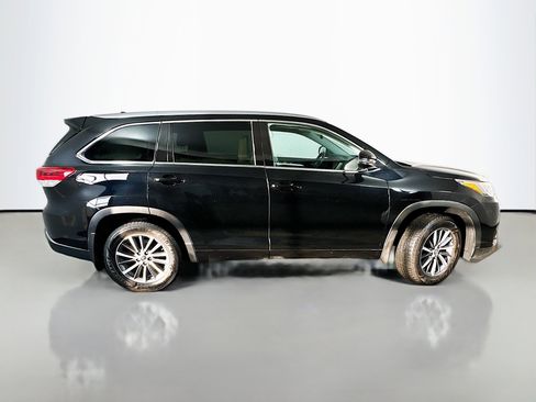 Used 2018 Toyota Highlander XLE image 8