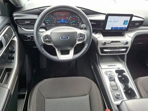 Used 2023 Ford Explorer XLT image 12
