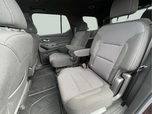 Used 2022 Chevrolet Traverse LT image 16