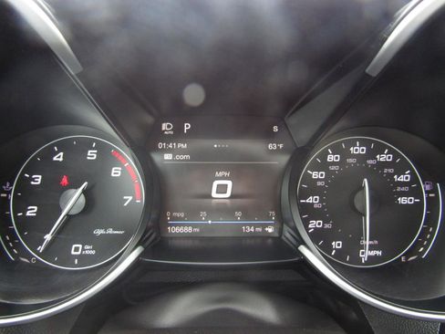 Used 2019 Alfa Romeo Giulia AWD w/ Cold Weather Package image 16