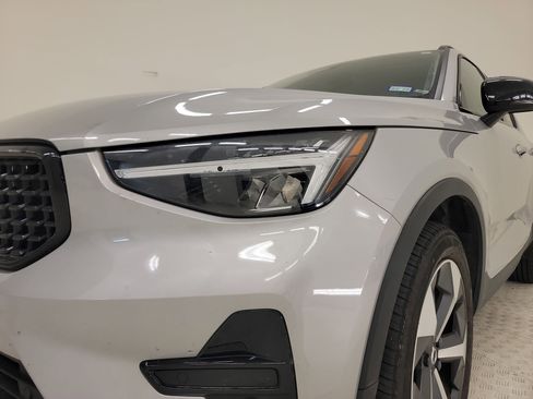 Used 2024 Volvo XC40 B5 Core AWD/4WD image 9