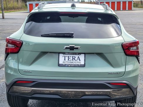 New 2026 Chevrolet Trax ACTIV w/ Sunroof Package FWD image 5