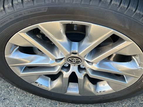 Used 2022 Toyota RAV4 XLE Premium FWD image 10