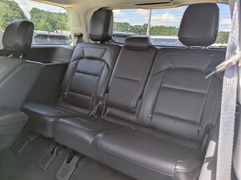 Used 2025 Lincoln Navigator Reserve AWD/4WD image 10