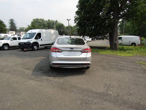 Used 2017 Ford Fusion SE FWD image 6