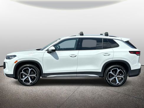 Used 2025 Volkswagen Tiguan SE AWD/4WD image 2