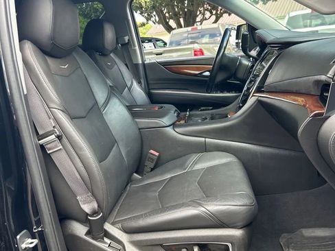 Used 2016 Cadillac Escalade Luxury AWD/4WD image 23