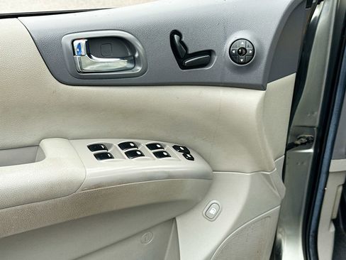 Used 2012 Kia Sedona EX FWD image 8