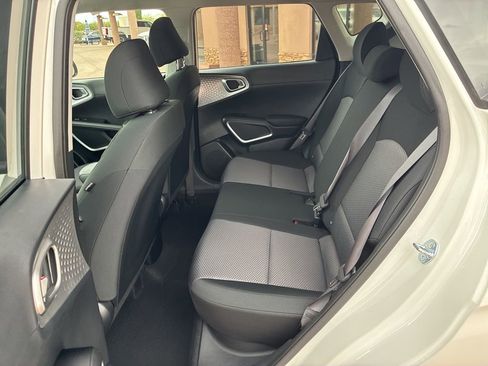 Used 2025 Kia Soul LX image 17