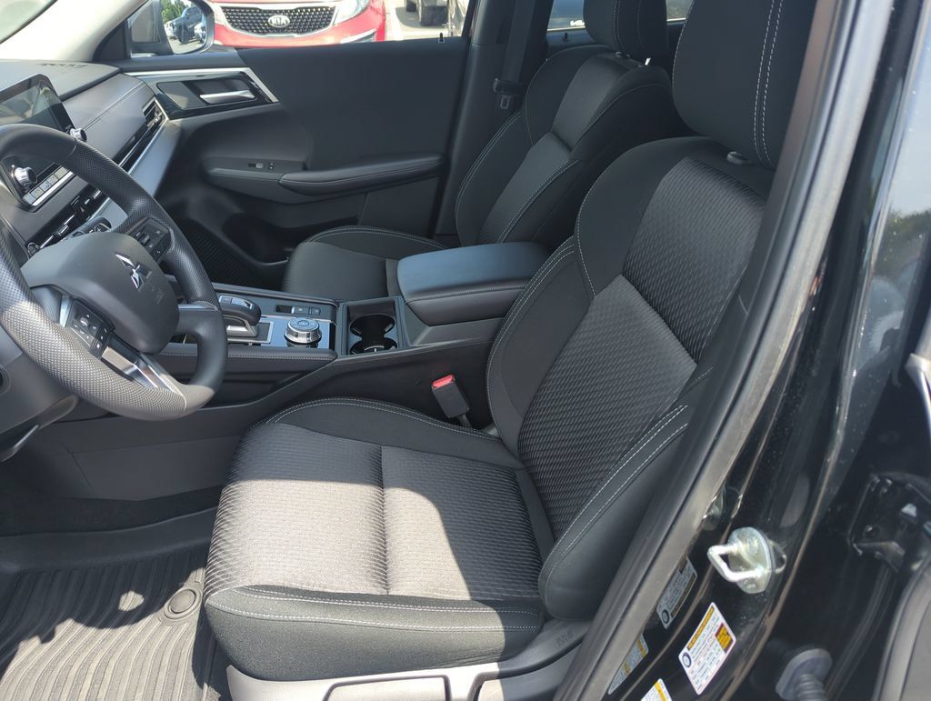 Used 2024 Mitsubishi Outlander ES AWD/4WD image 12