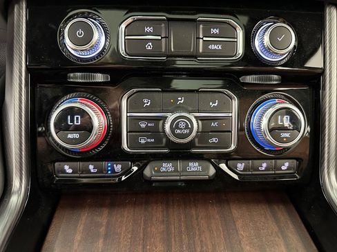 Used 2023 GMC Yukon Denali Ultimate image 38