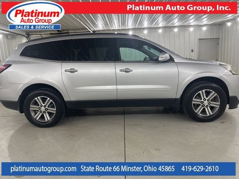 Used 2017 Chevrolet Traverse LT image 6