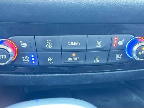 Used 2020 Buick Enclave Avenir w/ Avenir Technology Package FWD image 21