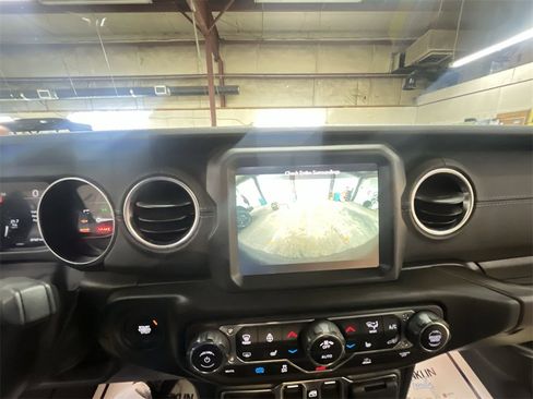 Used 2022 Jeep Wrangler Unlimited Rubicon 4xe w/ Cold Weather Group image 17