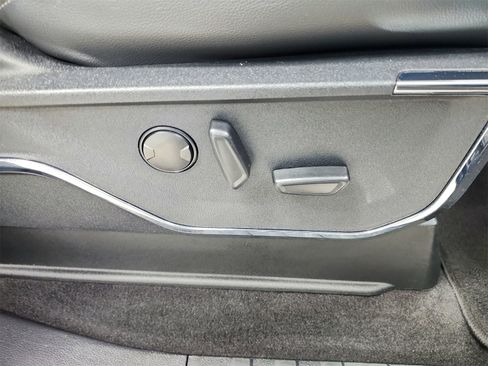 Used 2023 Ford F150 Lariat image 39