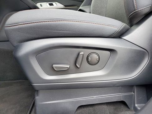 Used 2025 Ford Explorer Active image 5