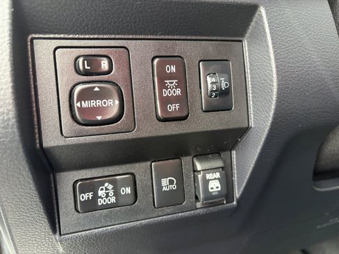 Used 2020 Toyota Tundra Limited w/ Limited Premium Package AWD/4WD image 26