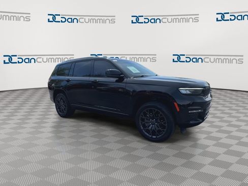 Used 2023 Jeep Grand Cherokee L Summit AWD/4WD image 2