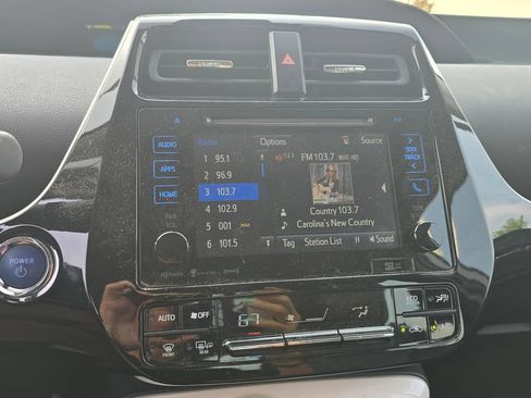 Used 2017 Toyota Prius Four Touring FWD image 31
