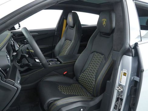 Used 2023 Lamborghini Urus S image 12