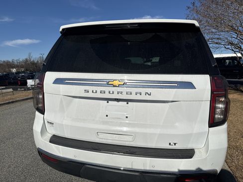 Used 2021 Chevrolet Suburban LT image 9