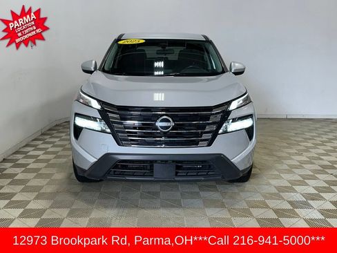 Used 2025 Nissan Rogue SV FWD image 2