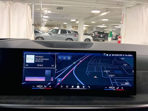 New 2026 BMW X5 xDrive40i w/ Executive Package image 18