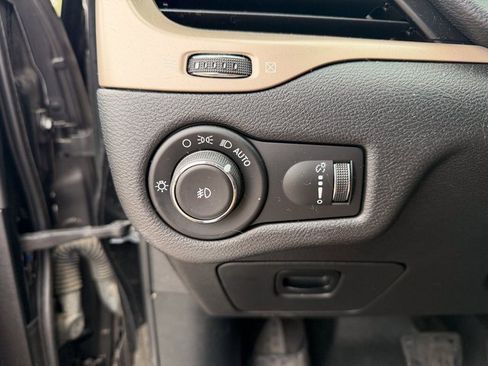 Used 2018 Jeep Cherokee Latitude image 8