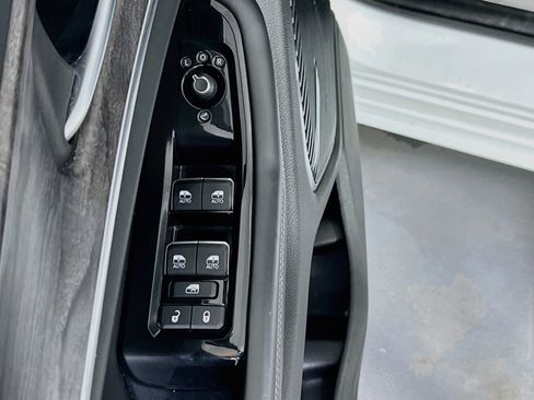 Used 2022 Jeep Grand Cherokee Overland AWD/4WD image 18