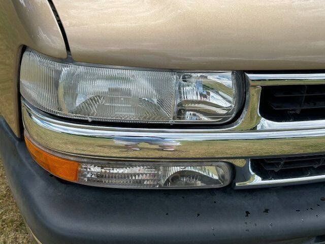 Used 2001 Chevrolet Tahoe LS w/ LS Preferred Equipment Group AWD/4WD image 6