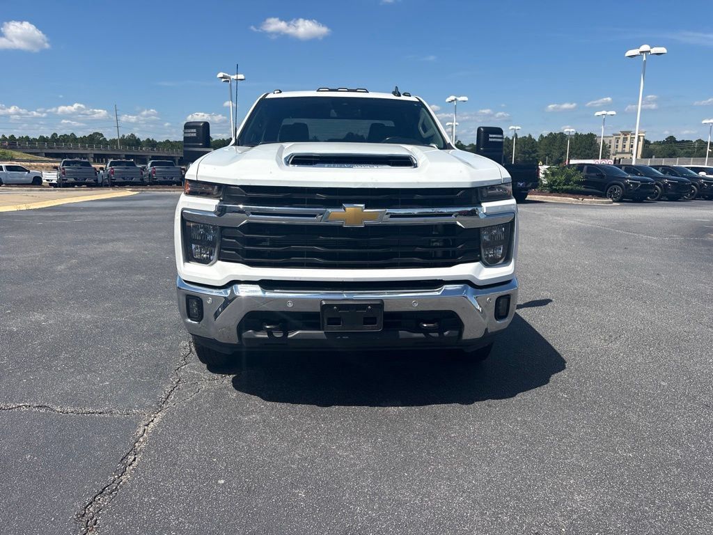 Used 2025 Chevrolet Silverado 3500 LT w/ Safety Package AWD/4WD image 9