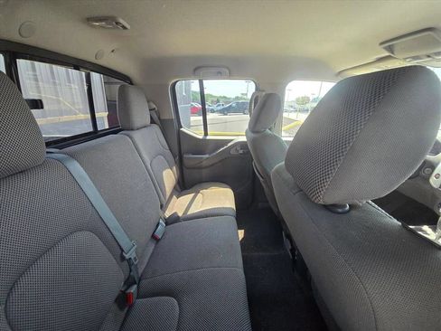 Used 2017 Nissan Frontier SV AWD/4WD image 6