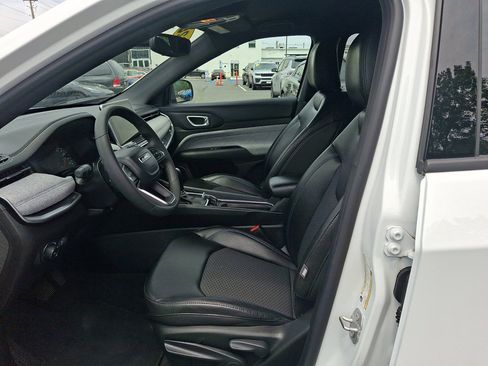 Used 2023 Jeep Compass Latitude AWD/4WD image 23