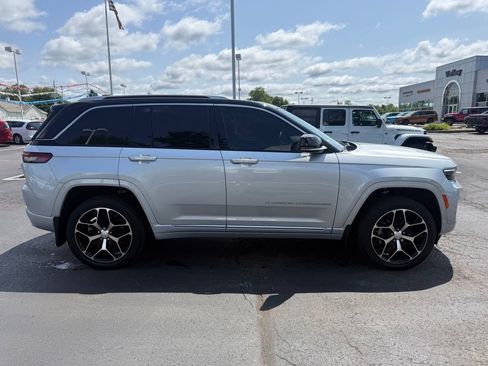 Used 2023 Jeep Grand Cherokee Summit AWD/4WD image 2