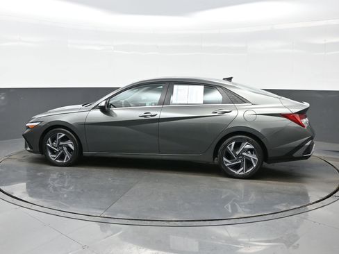 Certified 2025 Hyundai Elantra SEL image 3