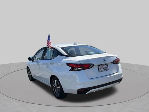 Used 2022 Nissan Versa SV FWD image 5