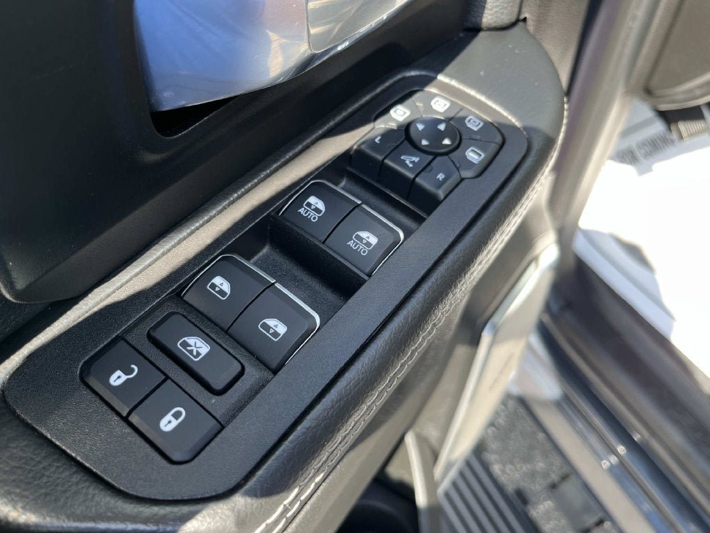Used 2025 RAM 2500 Laramie AWD/4WD image 23