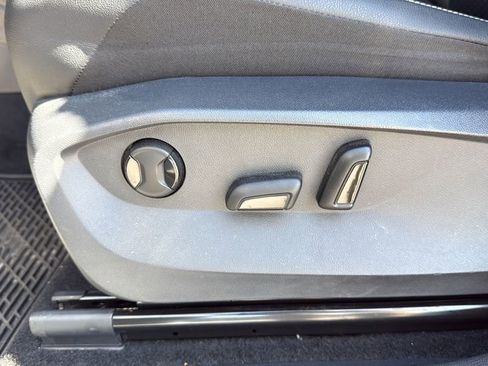 Used 2023 Volkswagen Tiguan SE R-Line image 20