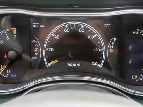 Used 2020 Jeep Grand Cherokee Laredo w/ 18" Wheel & 8.4" Radio Group AWD/4WD image 23