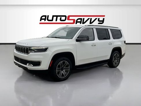 Used 2023 Jeep Wagoneer 4WD w/ Premium Group I image 3