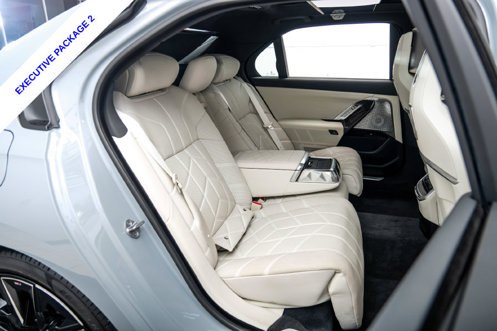 Used 2023 BMW i7 xDrive60 AWD/4WD image 44