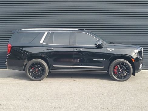 Used 2024 GMC Yukon Denali w/ Denali Reserve Package image 8