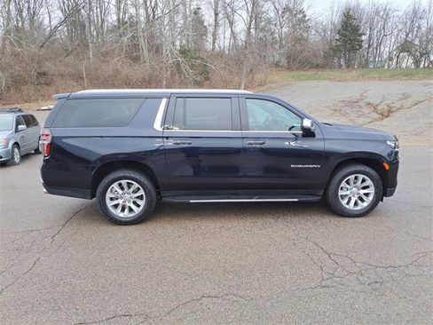 Used 2024 Chevrolet Suburban Premier image 6