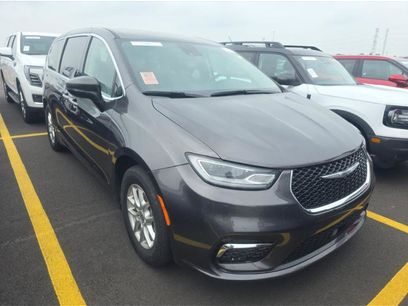 Used 2023 Chrysler Pacifica Touring-L