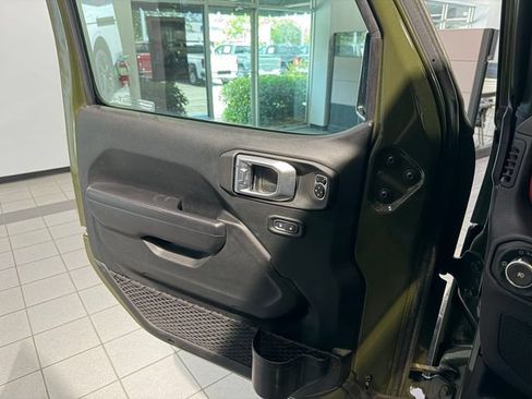 Used 2021 Jeep Wrangler Unlimited Rubicon w/ Cold Weather Group AWD/4WD image 26