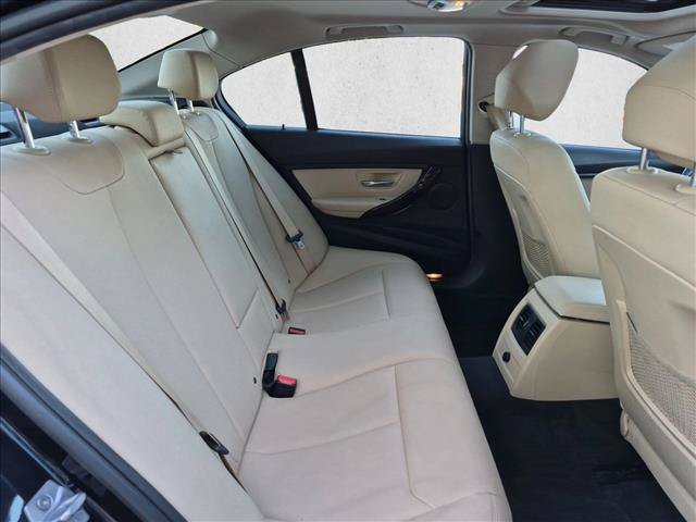 Used 2017 BMW 320i Sedan RWD image 18