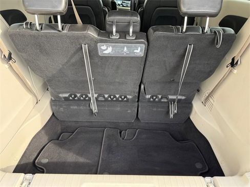 Used 2020 Chrysler Voyager Lxi image 16