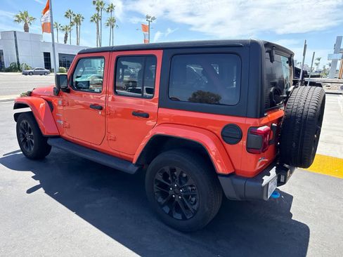 Used 2023 Jeep Wrangler Unlimited Sahara AWD/4WD image 15